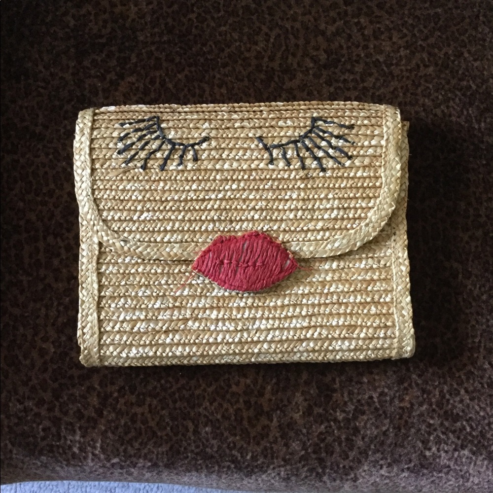Unique straw clutch